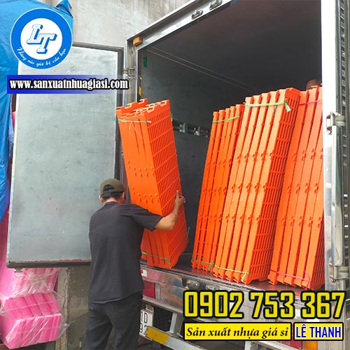 Sỉ số lượng sàn lót chuồng trại chăn nuôi Sỉ số lượng sàn lót chuồng trại chăn nuôi