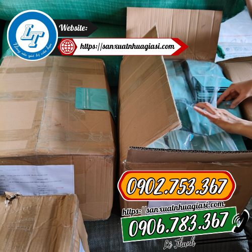 Đóng thùng 25kg túi zip 8 cạnh Đóng thùng 25kg túi zip 8 cạnh
