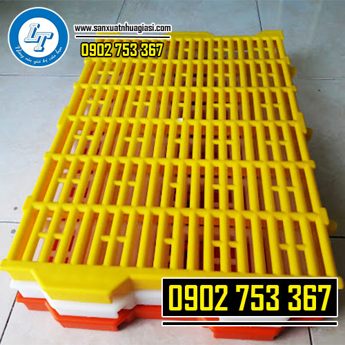 Tấm nhựa lót sàn chuồng heo bán sỉ tại Lê Thanh