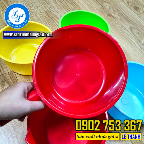 Thiết kế gáo nhựa sâu lồng, tay cầm chắc chắn Thiết kế gáo nhựa sâu lồng, tay cầm chắc chắn