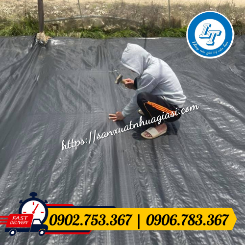 Thi công màng phủ chống cỏ Thi công màng phủ chống cỏ