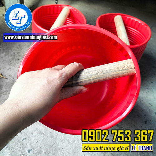 Thiết kế tay cầm chắc chắn trên gàu Thiết kế tay cầm chắc chắn trên gàu