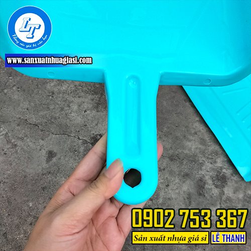 Thiết kế tay cầm có lỗ treo dây Thiết kế tay cầm có lỗ treo dây