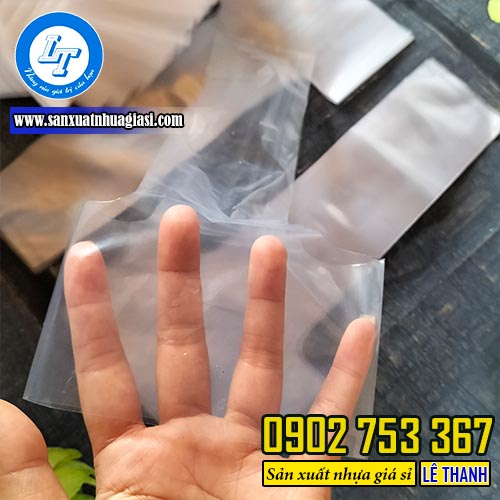 Túi chữ t có độ mờ trong sang trọng Túi chữ t có độ mờ trong sang trọng