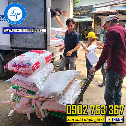 Giao nhanh túi chữ T cho khách Giao nhanh túi chữ T cho khách