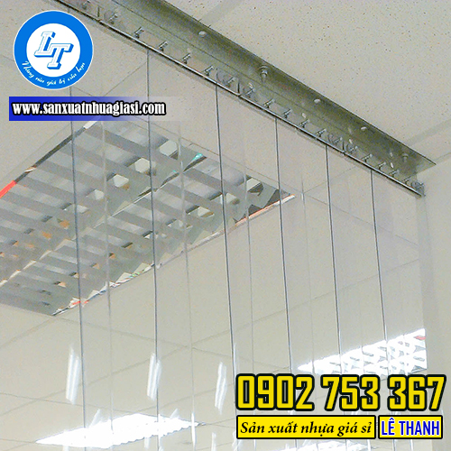 Ứng dụng làm rèm che trong các xưởng của bạt nhựa trong Ứng dụng làm rèm che trong các xưởng của bạt nhựa trong