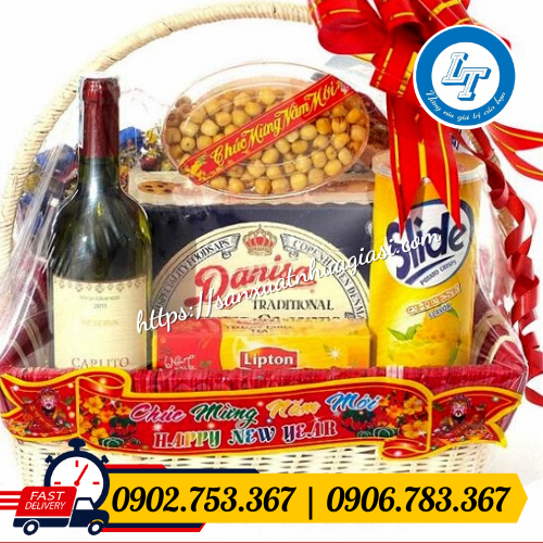 Ứng dụng của tem dán chúc mừng năm mới trên các giỏ quà Ứng dụng của tem dán chúc mừng năm mới trên các giỏ quà