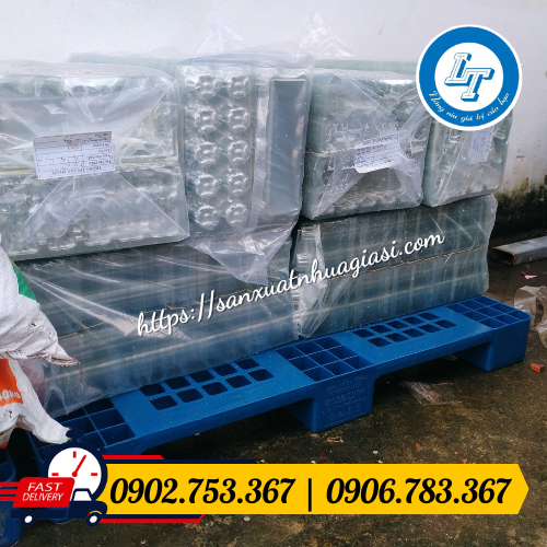 Pallet nhựa dùng để kê hàng hóa tránh tiếp xúc trực tiếp với mặt đất Pallet nhựa dùng để kê hàng hóa tránh tiếp xúc trực tiếp với mặt đất