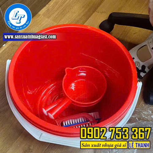 Gáo nhựa có ứng dụng rộng rãi trong đời sống Gáo nhựa có ứng dụng rộng rãi trong đời sống