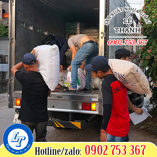 Vận chuyển hàng hóa lên xe tải Vận chuyển hàng hóa lên xe tải