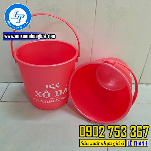 Xô đựng nước đá màu đỏ Xô đựng nước đá màu đỏ