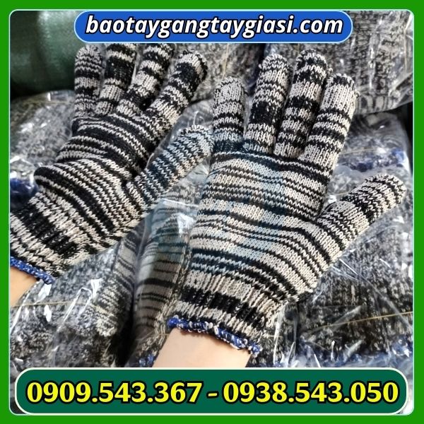 Găng tay len muối tiêu Găng tay len hái sầu riêng an toàn và tiện lợi