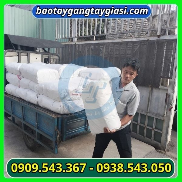 Giao hàng bao tay xốp Bao tay xốp sẵn kho