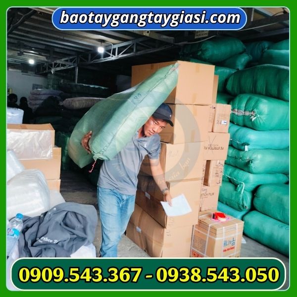 Giao hàng găng tay len Găng tay len phủ cao su