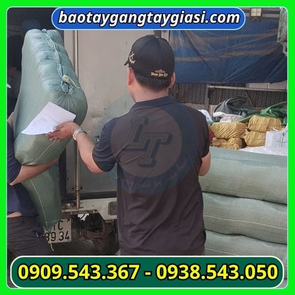 Giao hàng găng tay Giao hàng găng tay