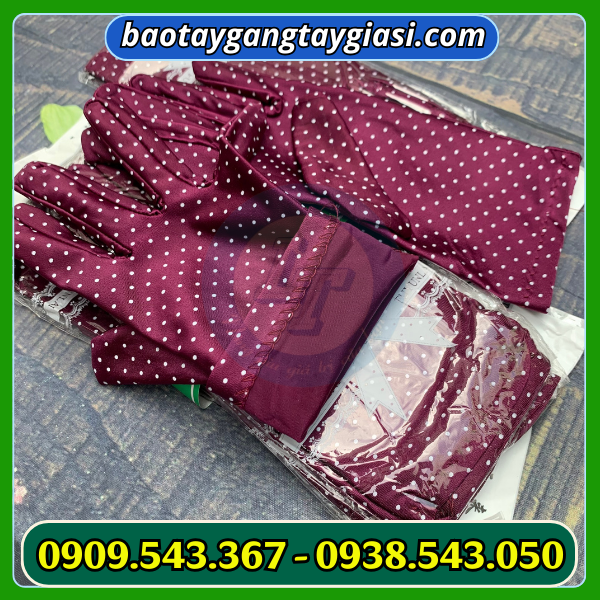 Găng tay thời trang chấm bi