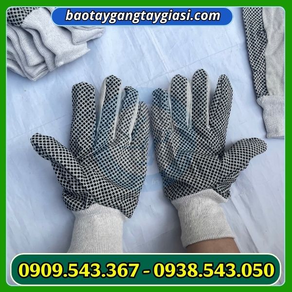 Găng tay vải bạt phủ hạt nhựa đen Găng tay vải bạt phủ hạt nhựa đen