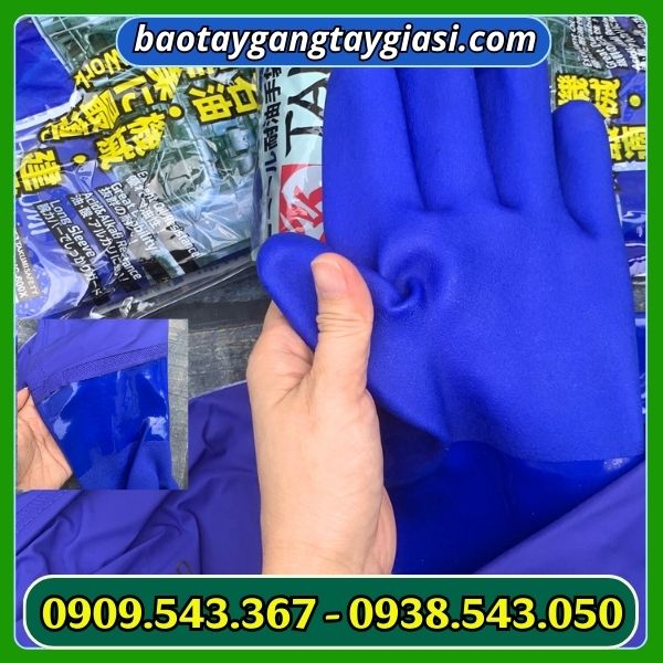 Bề mặt găng tay chống trơn tuột, dễ dàng cầm nắm Găng tay cao su chống hóa chất