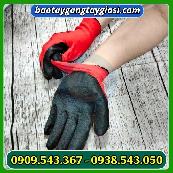 Kiểm tra chất lượng găng tay phủ chống cắt Kiểm tra chất lượng găng tay phủ chống cắt