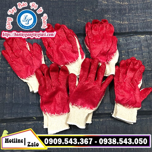 Găng tay len phủ sơn màu đỏ