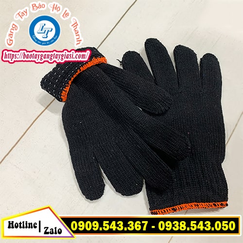 Găng tay len xám đen ôm sát tay giúp thao tác linh hoạt