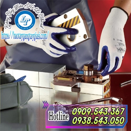 Găng tay phủ sơn xanh sửa chữa máy móc