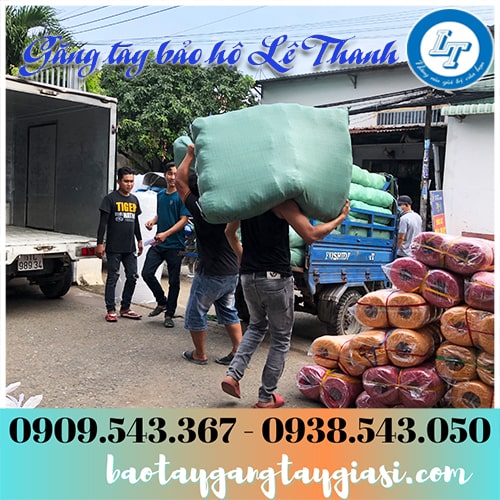 Giao găng tay len sơn đỏ