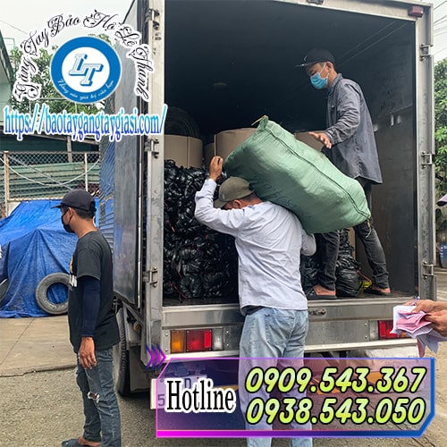 Giao găng tay phủ sơn xanh tận nơi