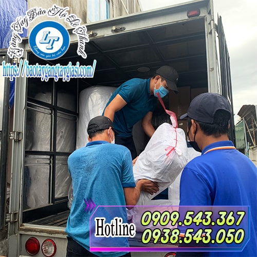 Giao găng tay vải bạt