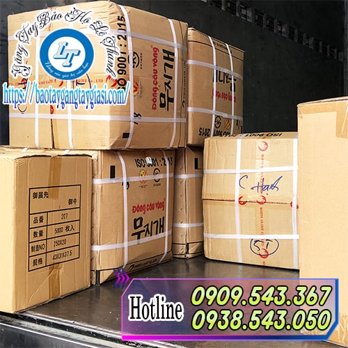 Giao hàng găng tay cao su gia dụng