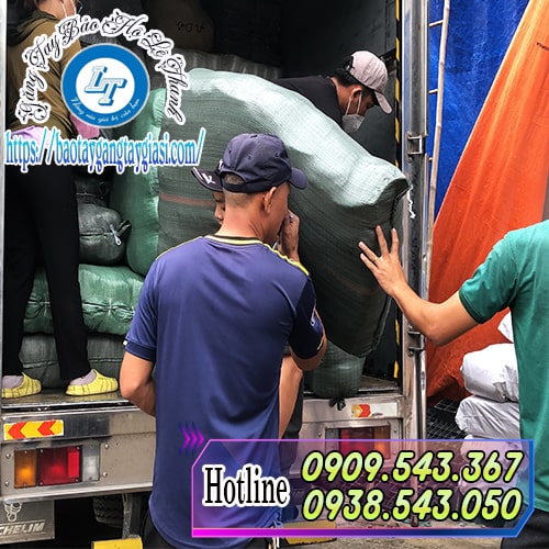 Giao hàng găng tay vải bảo hộ