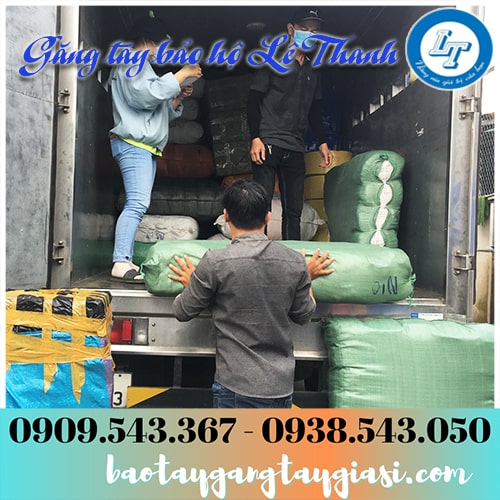 Giao hàng găng tay vải mập cho khách