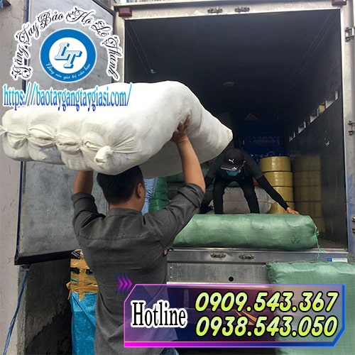 Giao hàng ra chành xe cho khách tỉnh