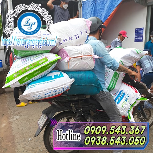 Giao xe máy bao tay xốp tận nơi cho khách