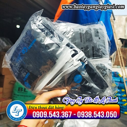 Ống tay chống nắng đóng gói trong túi zip nhỏ gọn tiện lợi