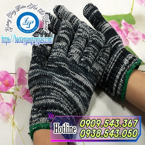 Sợi len dày dặn ôm sát tay giúp thao tác linh hoạt