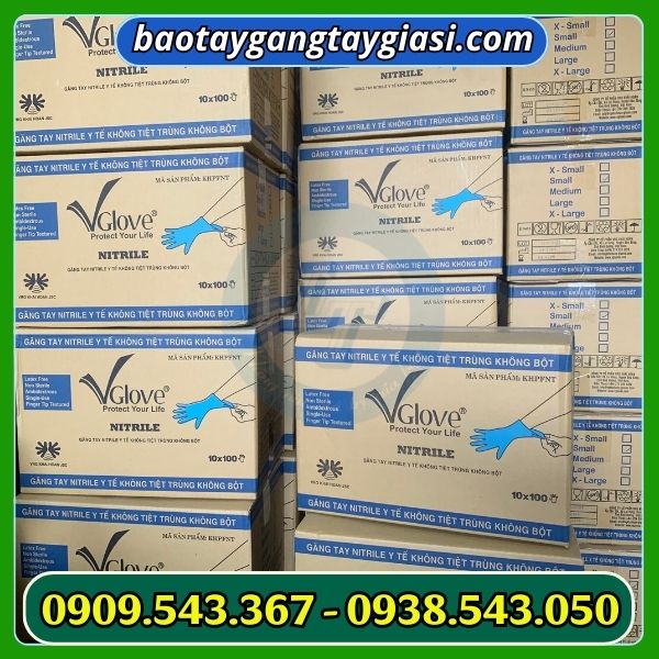 Giao găng tay y tế cho khách