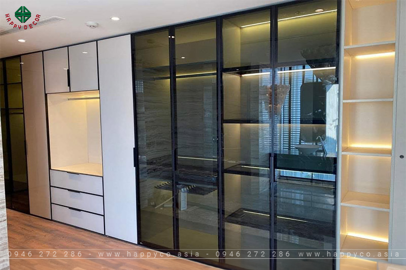 Chia tầng tạo cảm giác rộng rãi, treo đồ tiện lợi và tối ưu hóa không gian