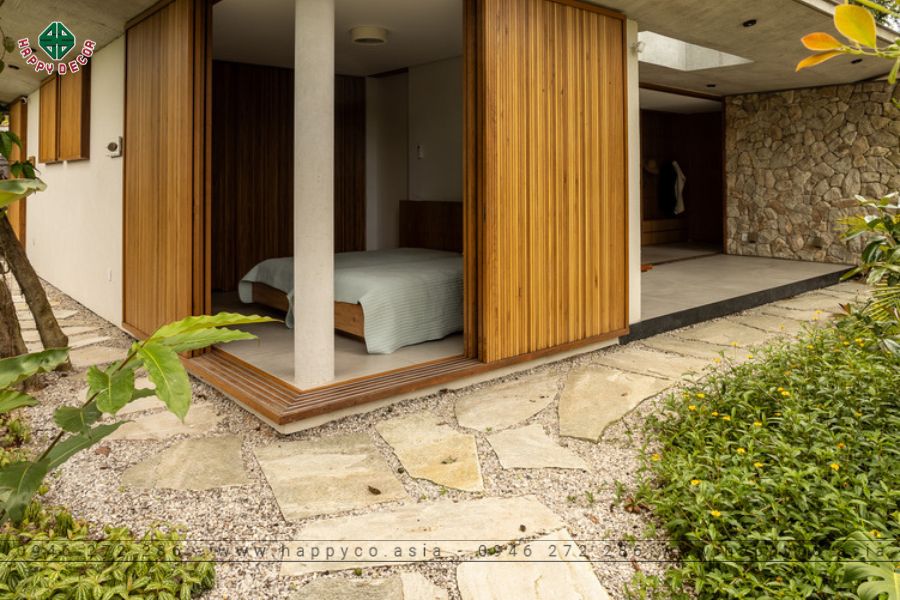 Phòng ngủ cho khách được bố trí tách biệt hai bên góc nhà Phòng ngủ cho khách được bố trí tách biệt hai bên góc nhà