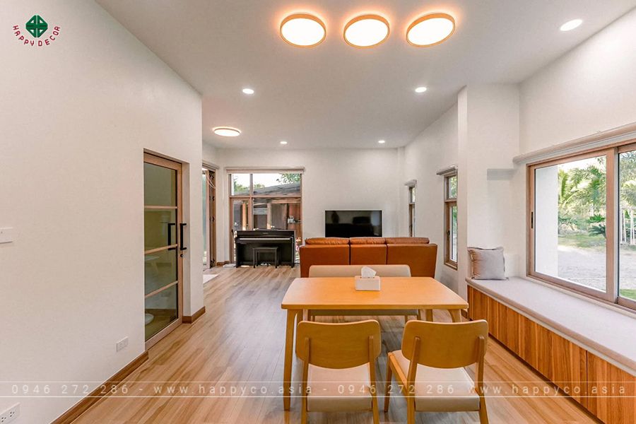 Khu vực bàn ăn được thiết kế nối liền với phòng khách giúp tối ưu không gian Khu vực bàn ăn được thiết kế nối liền với phòng khách giúp tối ưu không gian