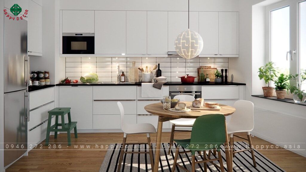 Sắp xếp thông minh các ngăn tủ và sử dụng các phụ kiện như giá treo