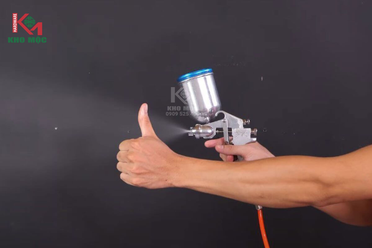 huong-dan-cach-su-dung-sung-phun-son-cam-tay