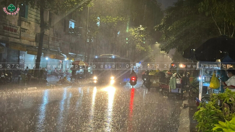 Mưa trái mùa xuất hiện bất ngờ ở nhiều nơi trên cả nước Mưa trái mùa xuất hiện bất ngờ ở nhiều nơi trên cả nước