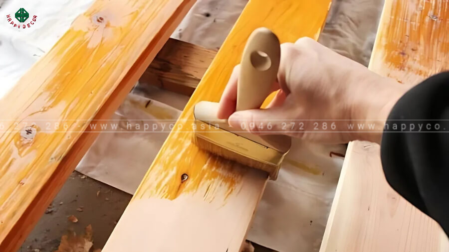 Dùng sơn chống thấm cho nội thất làm từ gỗ Dùng sơn chống thấm cho nội thất làm từ gỗ