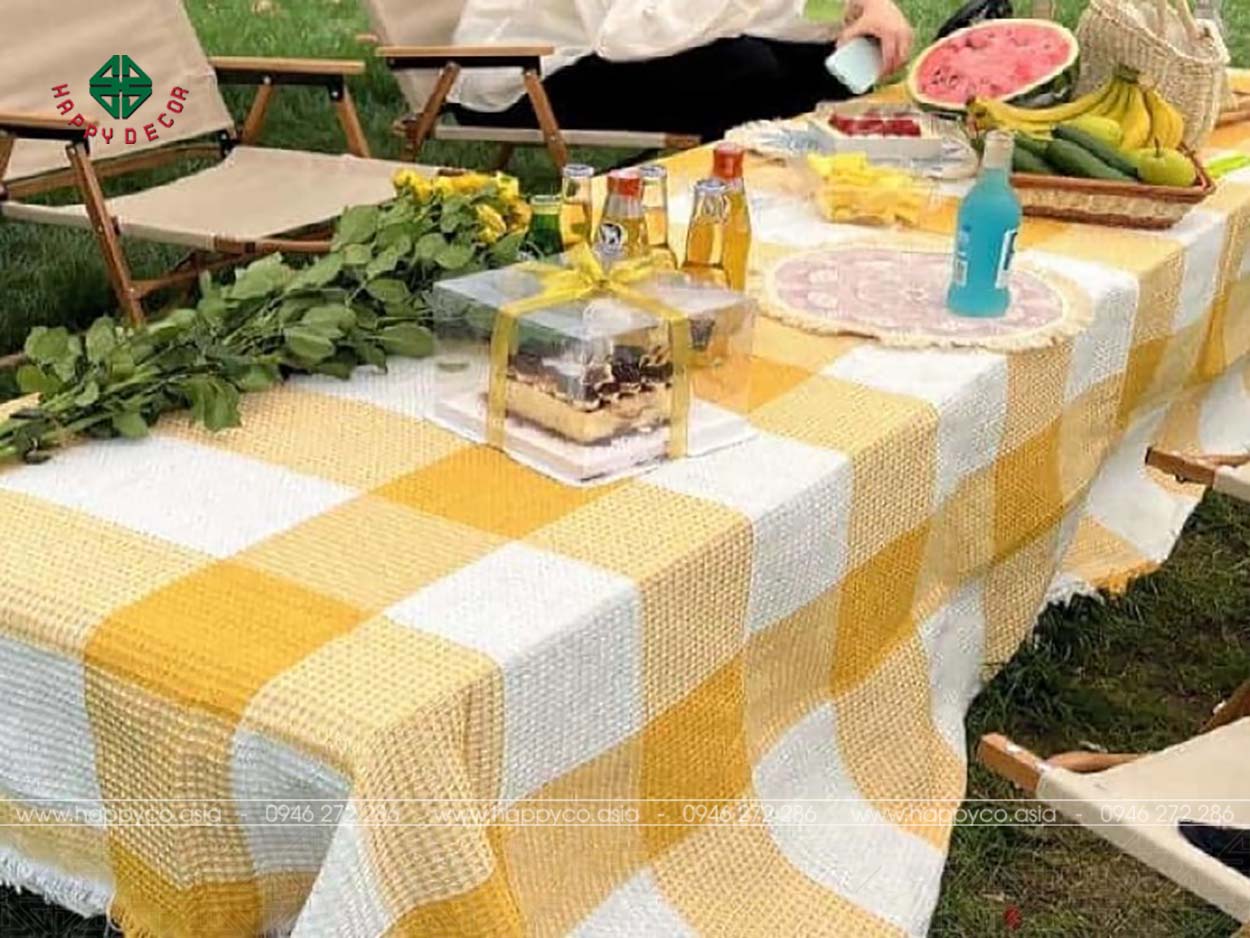 khan-tra-ban-trang-tri-dep-happy-decor