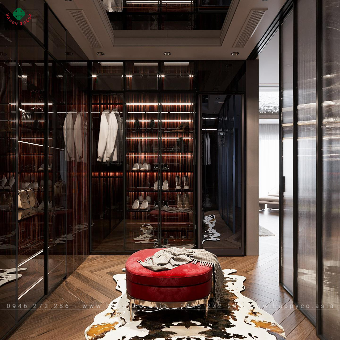 Chiếc ghế ngay giữa phòng phụ kiện làm cho chúng ta như đắm mình vào cửa hàng xa xỉ