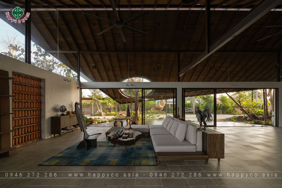 Phòng khách với bộ ghế gỗ chạm khắc thủ công ấn tượng Phòng khách với bộ ghế gỗ chạm khắc thủ công ấn tượng