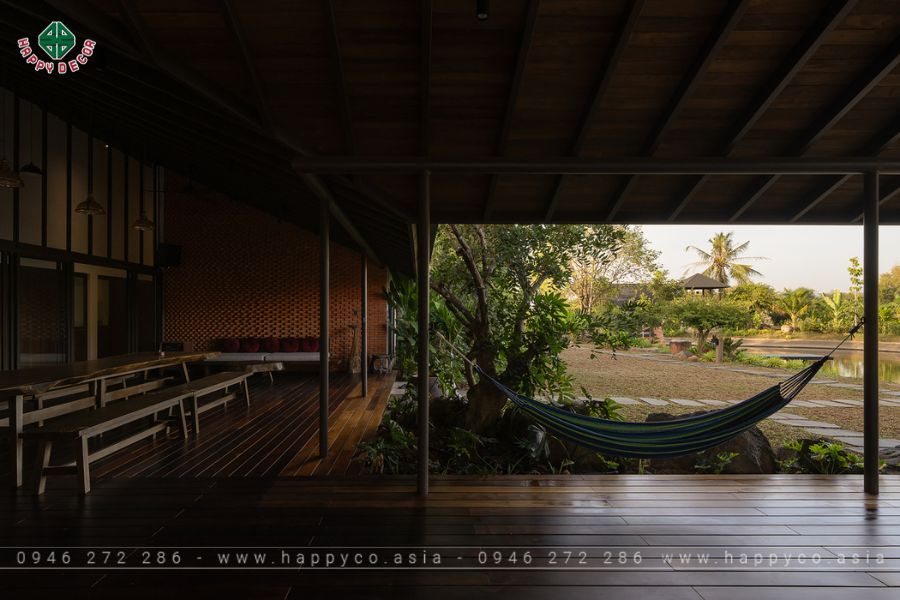 Hành lang lót sàn gỗ chống trượt, giúp người già và trẻ nhỏ di chuyển thoải mái Hành lang lót sàn gỗ chống trượt, giúp người già và trẻ nhỏ di chuyển thoải mái