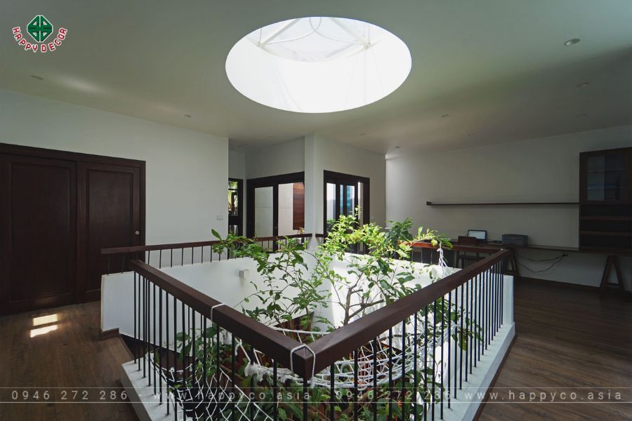 Khu vực làm việc được bố trí cạnh giếng trời giúp tinh thần thoải mái Khu vực làm việc được bố trí cạnh giếng trời giúp tinh thần thoải mái