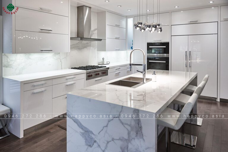 Nội thất phòng bếp được sử dụng vật liệu cao cấp, bền vững, đảm bảo độ bền và dễ dàng bảo trì.